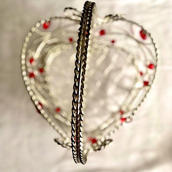 Vintage Heart Twisted Wire Basket with Red Hearts Home Accent Or Gift Basket - Picture 6 of 9